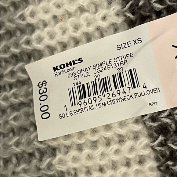 ❤️SO Crewneck , Shirt tail hem , gray, white , stripe’s sweater , NWT. Size xs - Picture 4 of 7